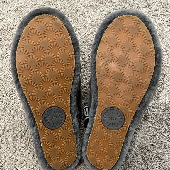 UGG Fluff Yeah Slides - Picture 2 of 8